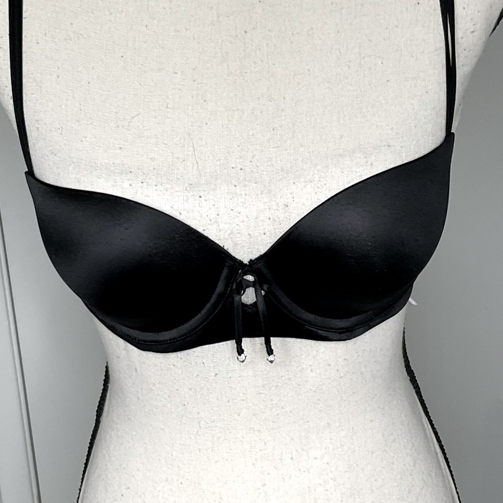 Victoria’s Secret black push up padded bra, size 32B